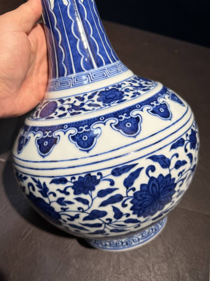 清光绪 青花缠枝莲纹赏瓶 - 图13