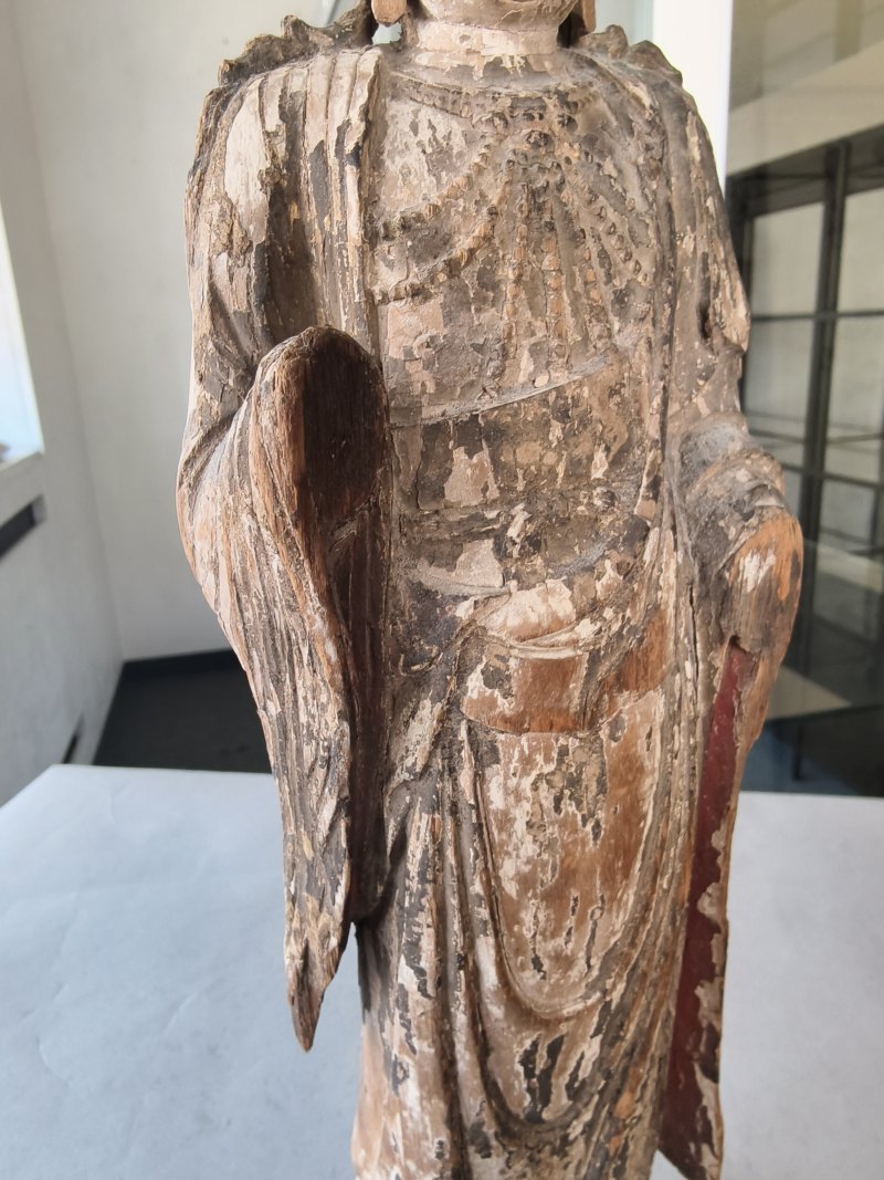 TWO WOOD FIGURES OF BODHISATTVAS - 图10