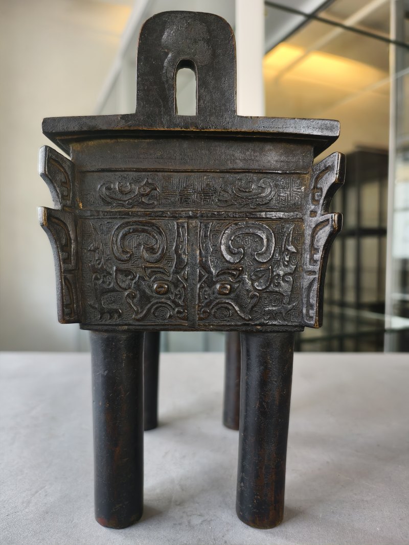 A bronze incense burner in the shape of the 'fang ding' food vessel in archaic style - 图9