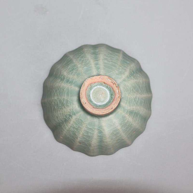 明代 青釉菊瓣杯 - 图9