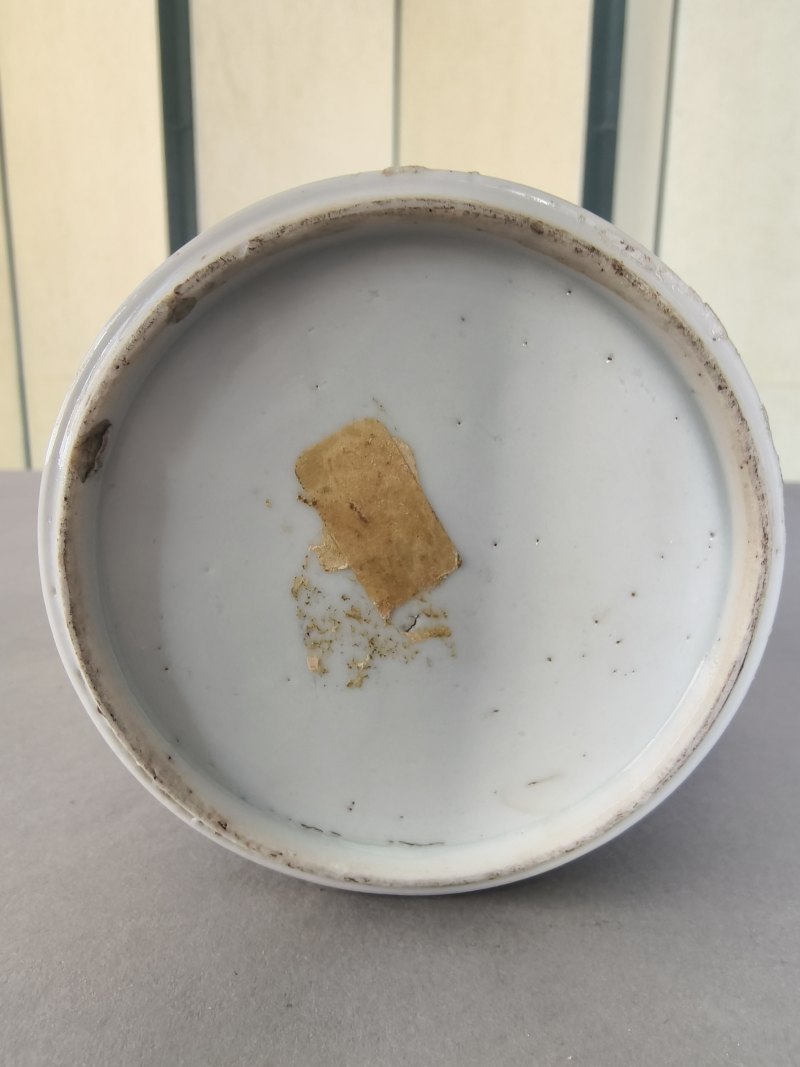 Underglaze blue teapot and cover with a bow handle with figure decoration in a boat and poem inscription - 图16