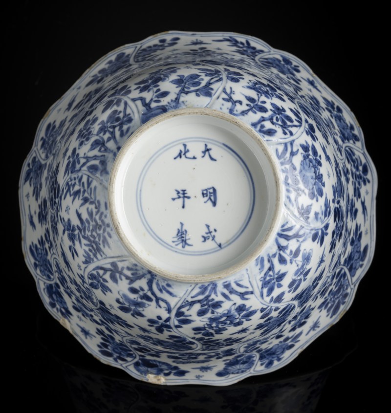 A floriform blue and white porcelain bowl - 图2