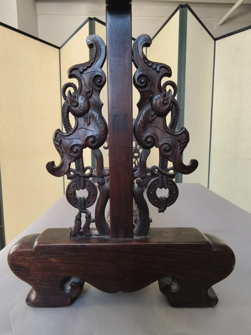 A fine carved Duan stone panel mounted as table screen - 图8
