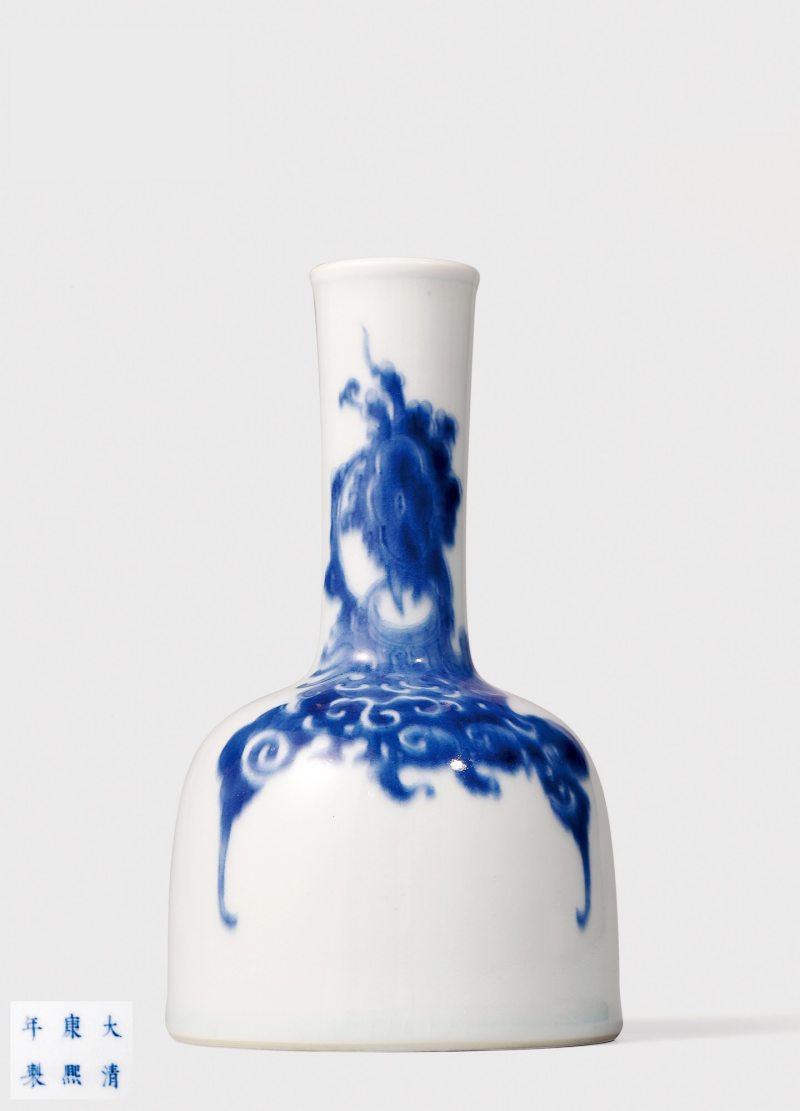 清康熙·青花夔凤纹摇铃尊