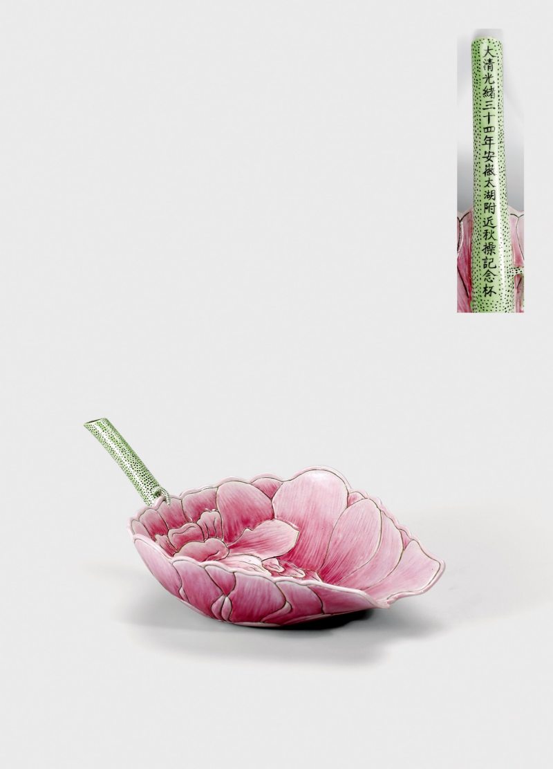 清光绪·粉彩荷花形秋操杯