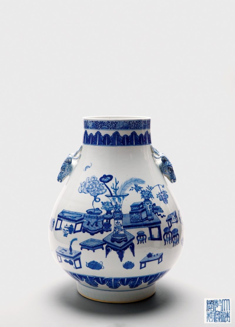 清·青花博古图鹿头尊
