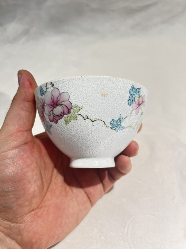 粉地扎道粉彩花卉纹鸡心杯一对 - 图9