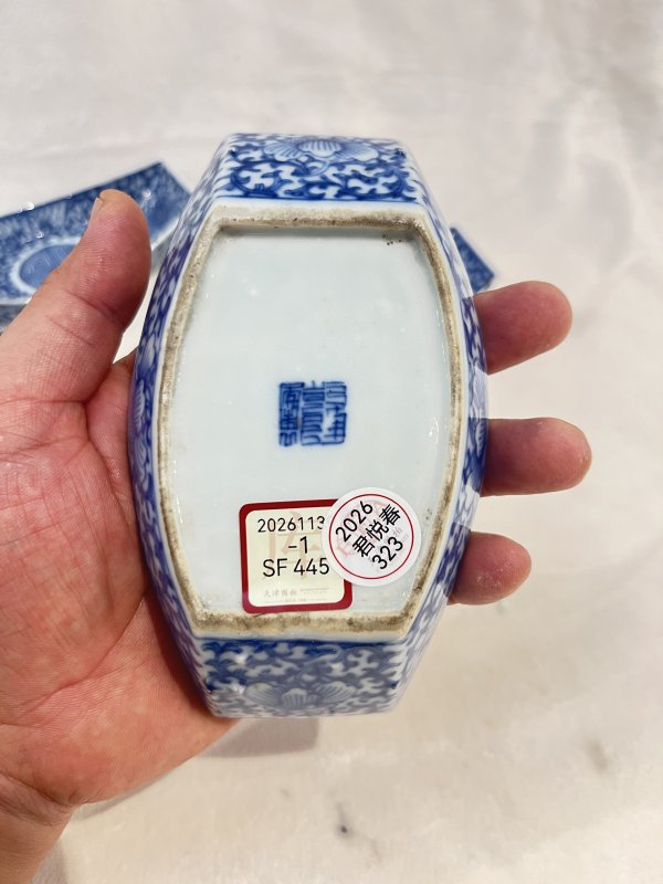 青花缠枝莲纹盏托一套 - 图5