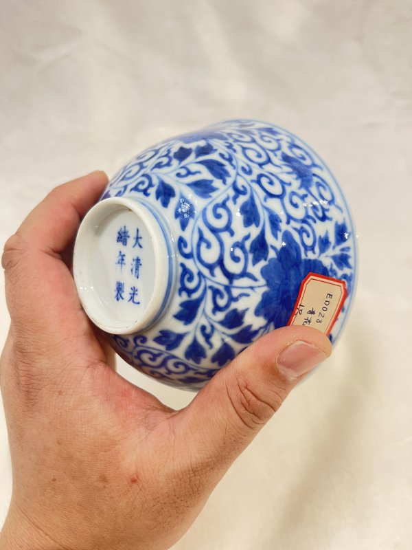 青花缠枝牡丹纹碗 - 图8
