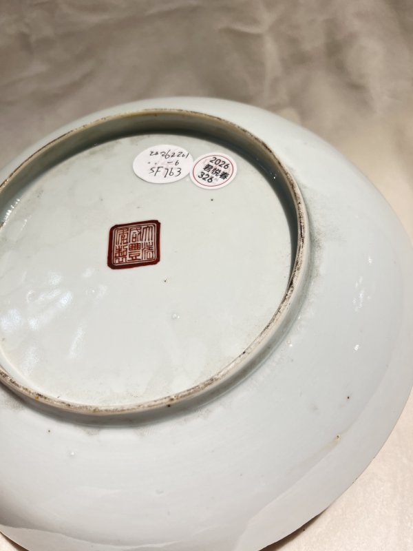 粉彩无双谱纹盘 - 图9