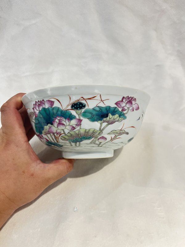 内青花缠枝花卉外粉彩荷塘鹭鸶纹碗 - 图4