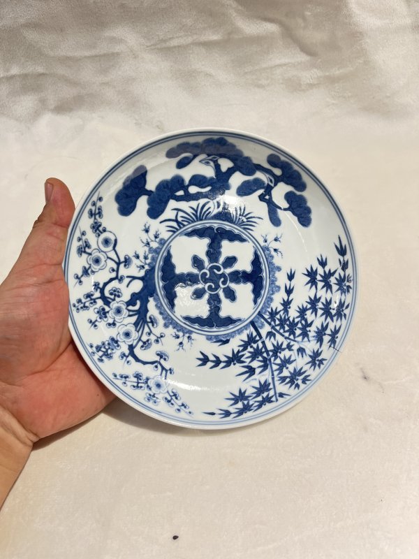 青花岁寒三友纹盘 - 图3