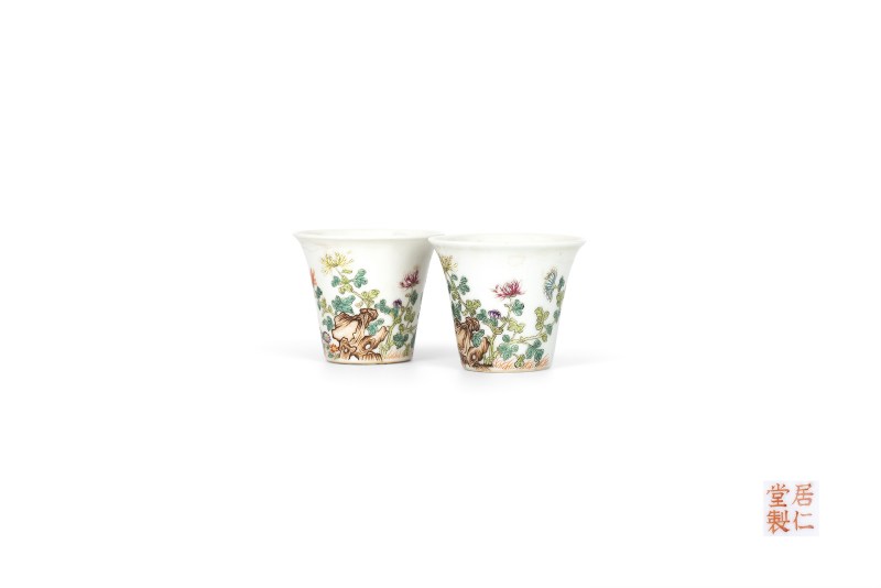 粉彩花卉纹马蹄杯一对 - 图2