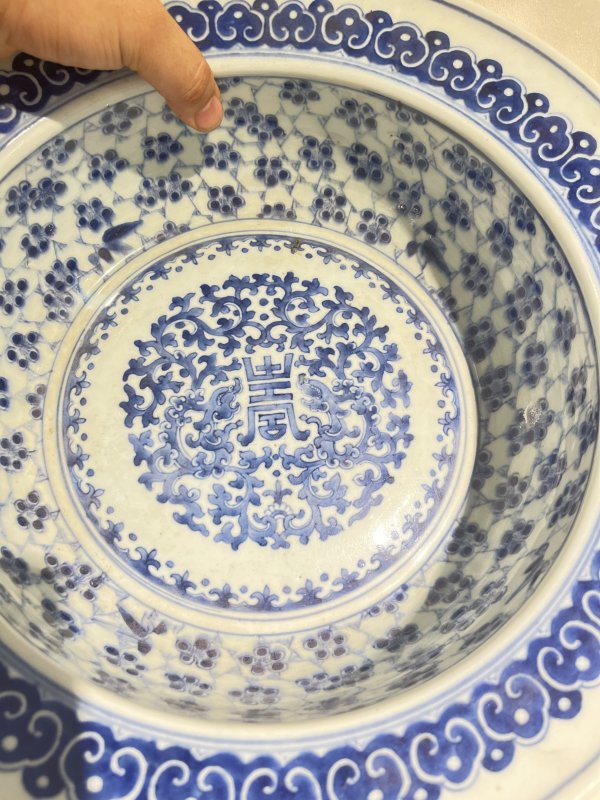 青花夔凤寿字纹折沿盆 - 图11