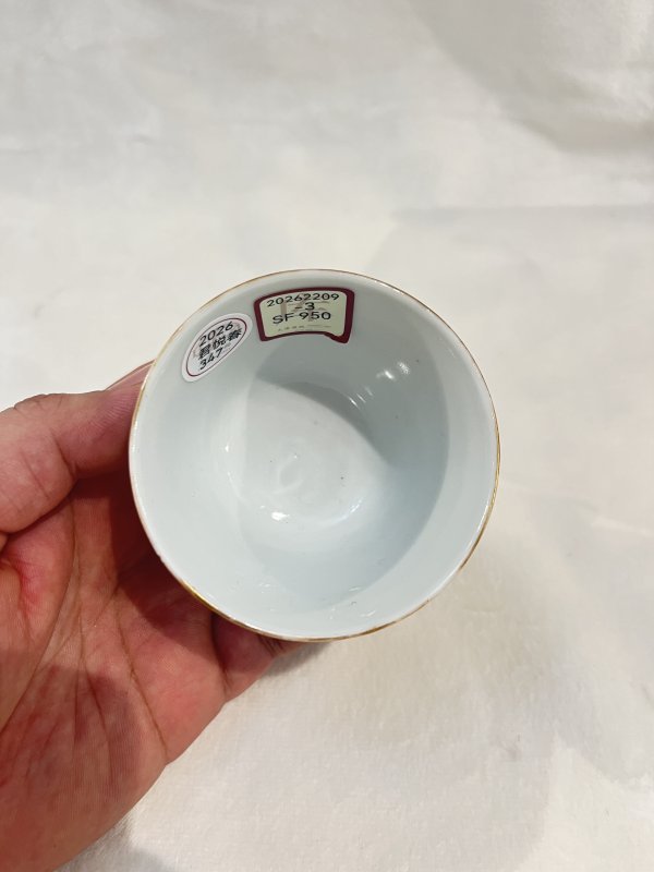 粉彩仕女诗文压手杯 - 图7