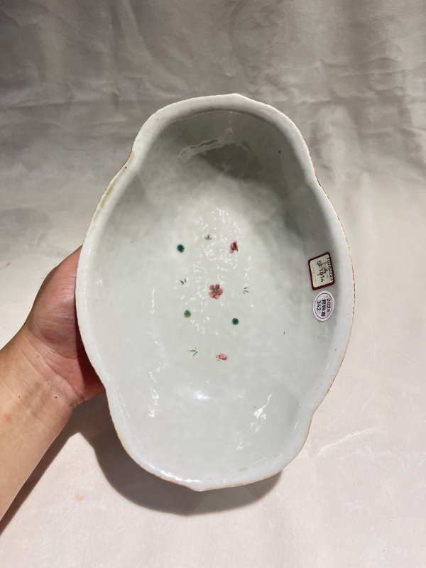 粉彩无双谱海棠形高足碗 - 图7