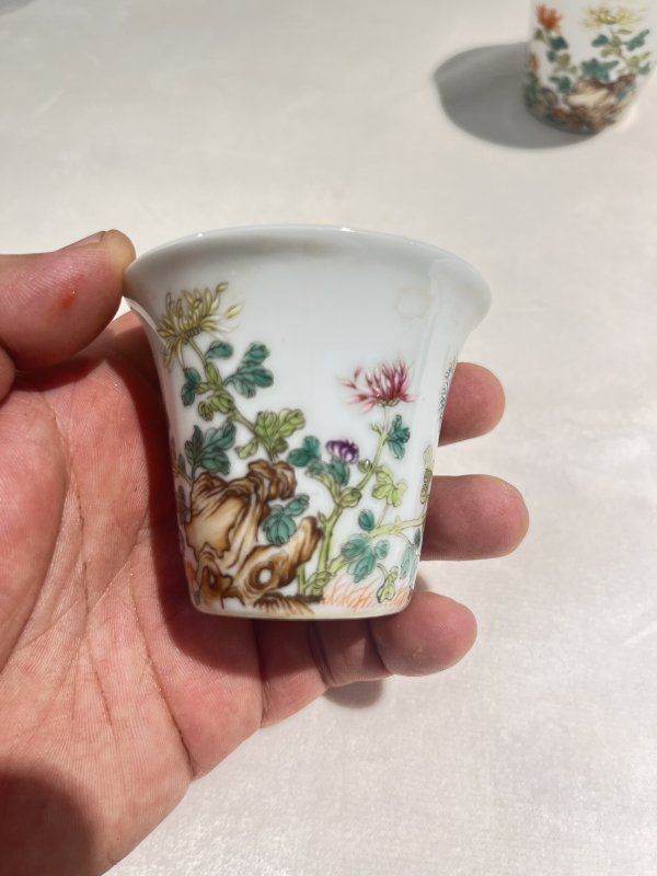 粉彩花卉纹马蹄杯一对 - 图4