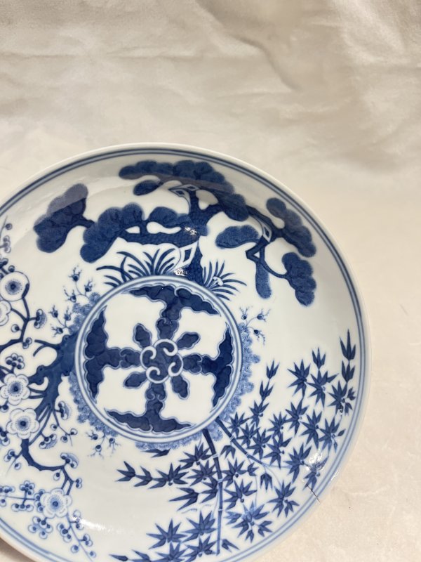 青花岁寒三友纹盘 - 图6