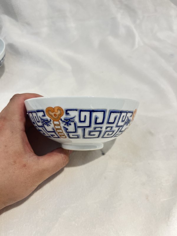 粉彩变形夔龙纹碗一对 - 图5