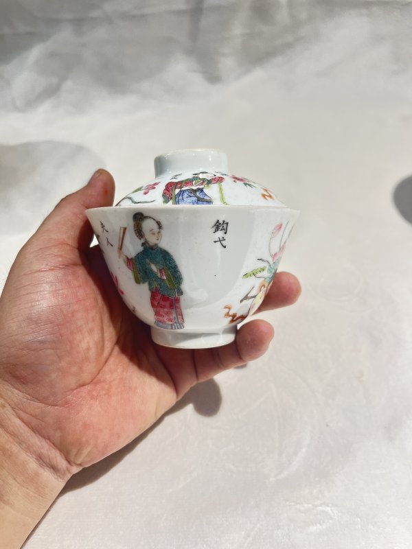 粉彩无双谱盖碗两套一组 - 图4
