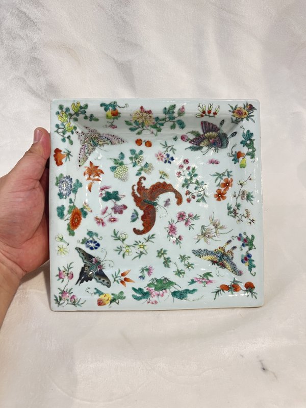 粉彩花蝶纹方盘一对 - 图4