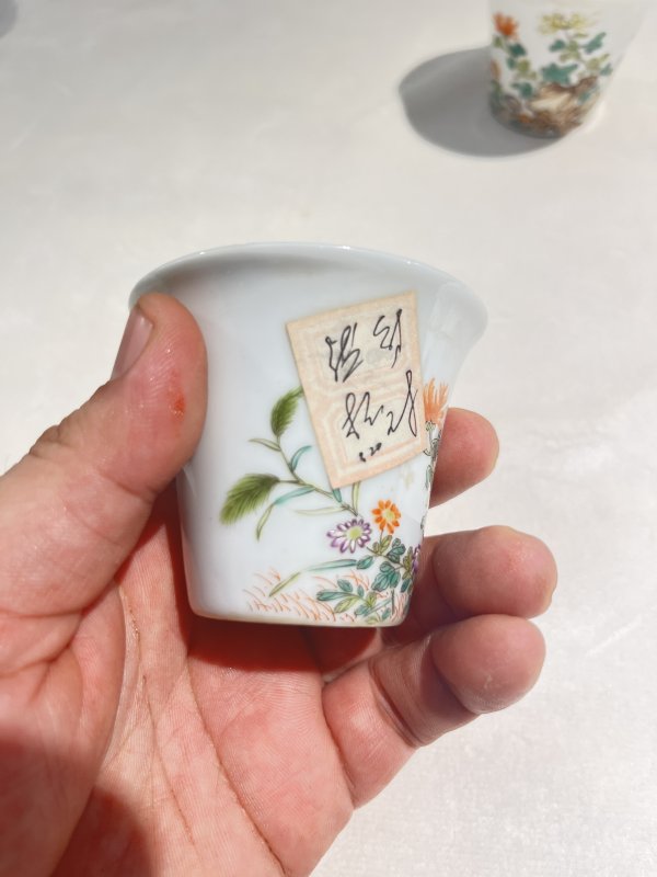 粉彩花卉纹马蹄杯一对 - 图6