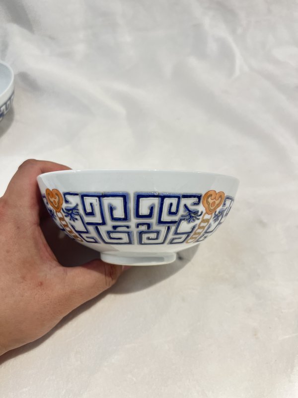 粉彩变形夔龙纹碗一对 - 图6