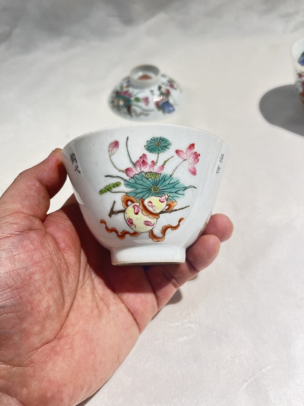 粉彩无双谱盖碗两套一组 - 图5