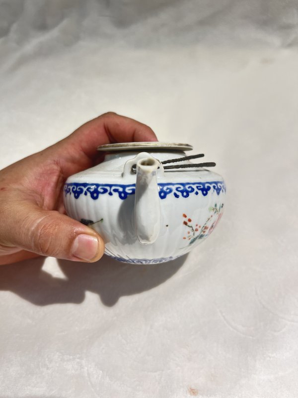 粉彩五子夺魁纹提梁壶 - 图6