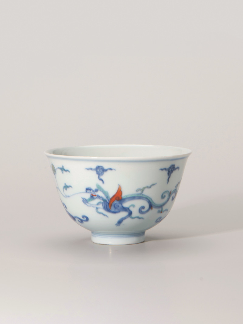 清康熙 斗彩螭龙灵芝纹小盏
