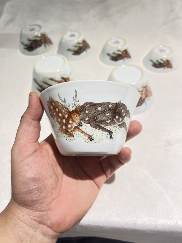 粉彩灵鹿献瑞纹套杯一套 - 图4
