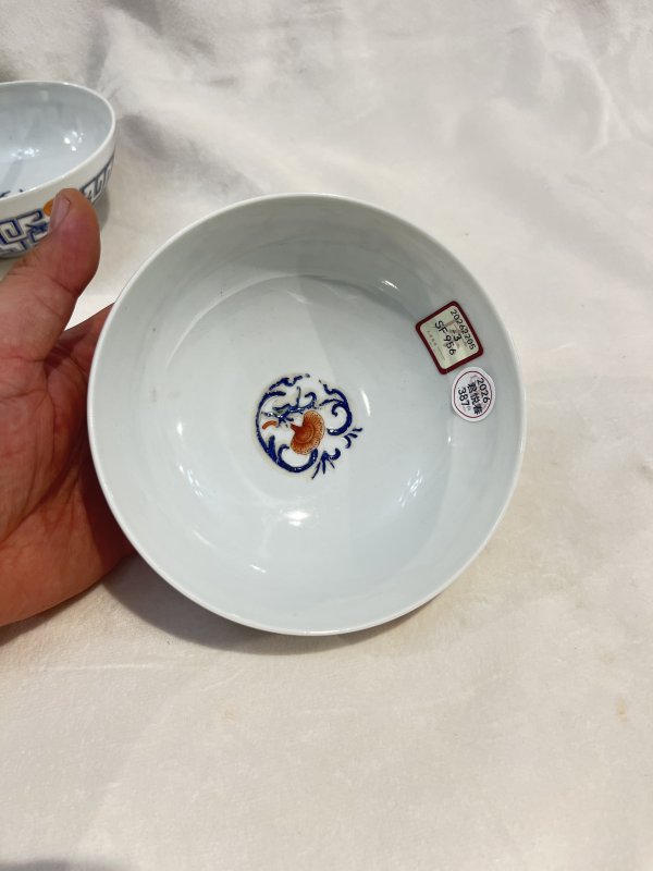 粉彩变形夔龙纹碗一对 - 图8