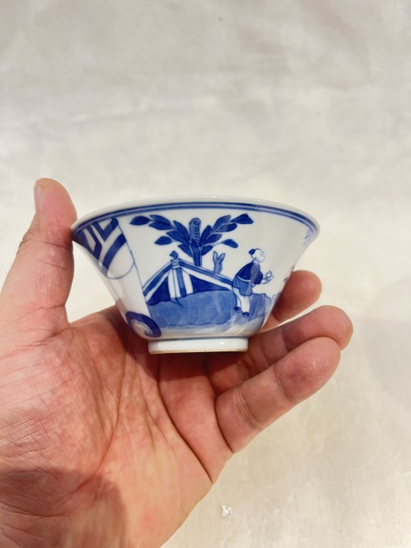 青花高仕童子纹斗笠盏一对 - 图5