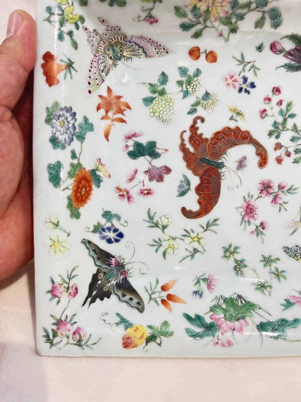 粉彩花蝶纹方盘一对 - 图7