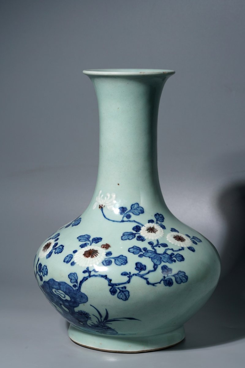 清乾隆 青釉青花釉里红重阳菊艳图撇口瓶 - 图2