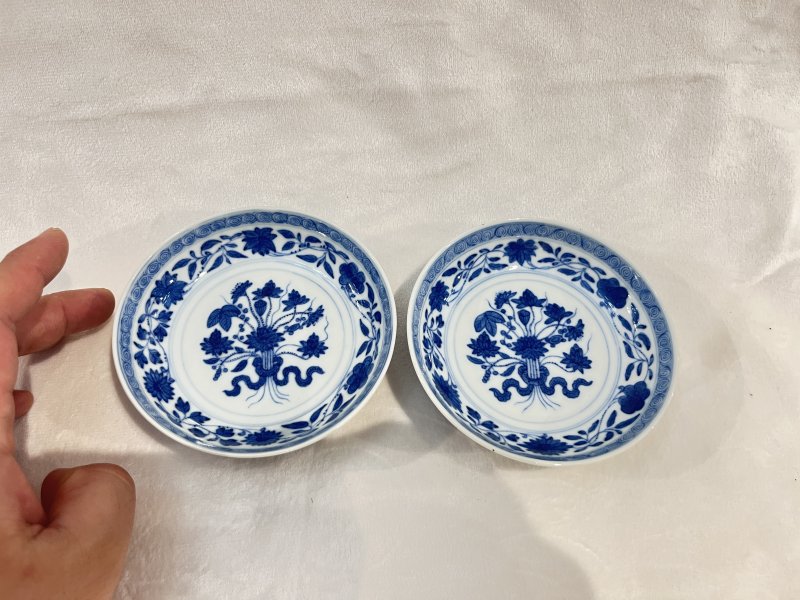 青花一把莲纹盘一对 - 图3