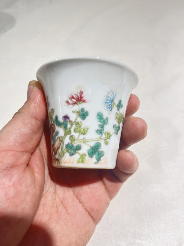 粉彩花卉纹马蹄杯一对 - 图11