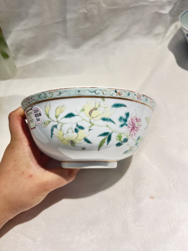 内青花缠枝花卉外粉彩花鸟纹碗 - 图6