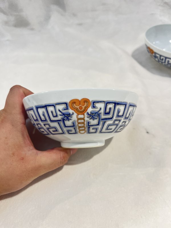 粉彩变形夔龙纹碗一对 - 图11