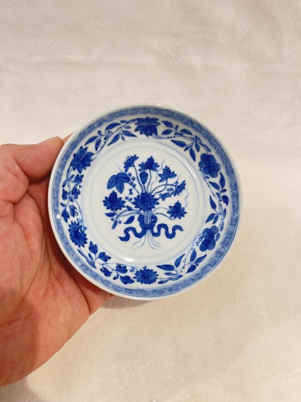 青花一把莲纹盘一对 - 图4