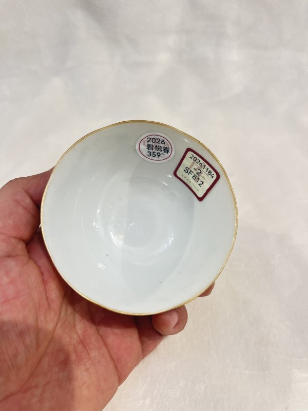 粉彩松鼠葡萄纹花口杯一对 - 图10