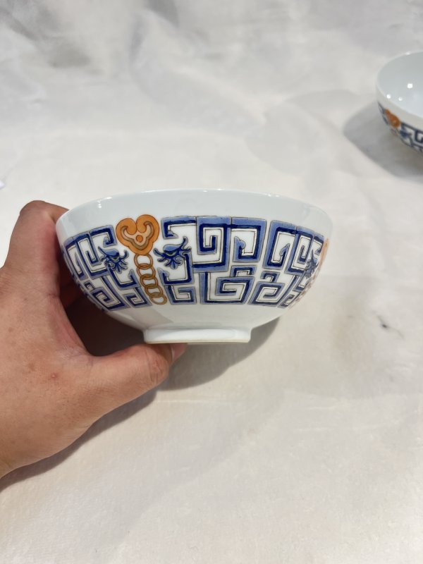 粉彩变形夔龙纹碗一对 - 图12