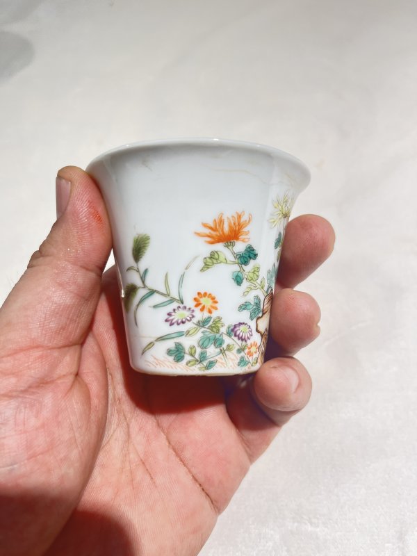 粉彩花卉纹马蹄杯一对 - 图13