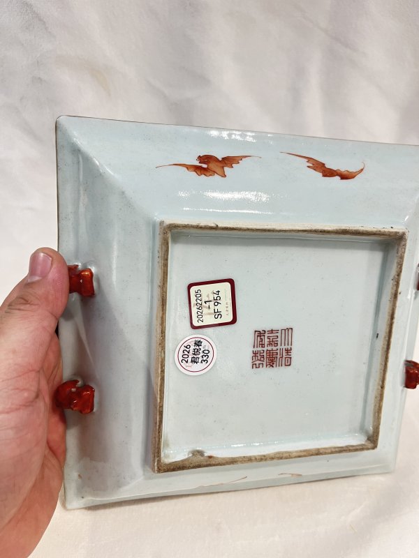 粉彩花蝶纹方盘一对 - 图10