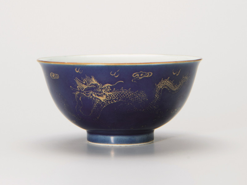 清乾隆 霁蓝釉描金赶珠龙纹碗 - 图1