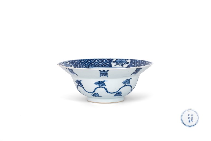 青花开光花卉寿字纹折沿碗 - 图2