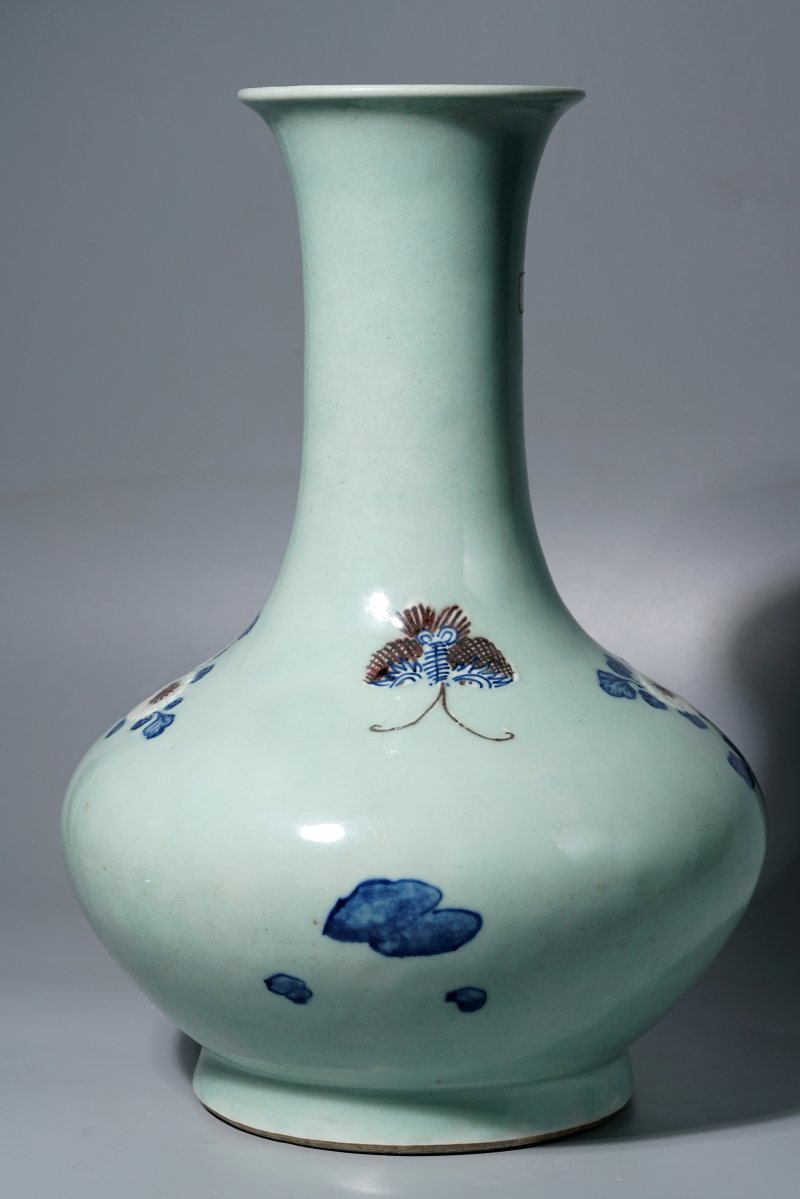 清乾隆 青釉青花釉里红重阳菊艳图撇口瓶 - 图7