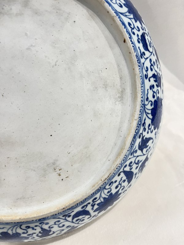 青花缠枝莲纹大盘 - 图9