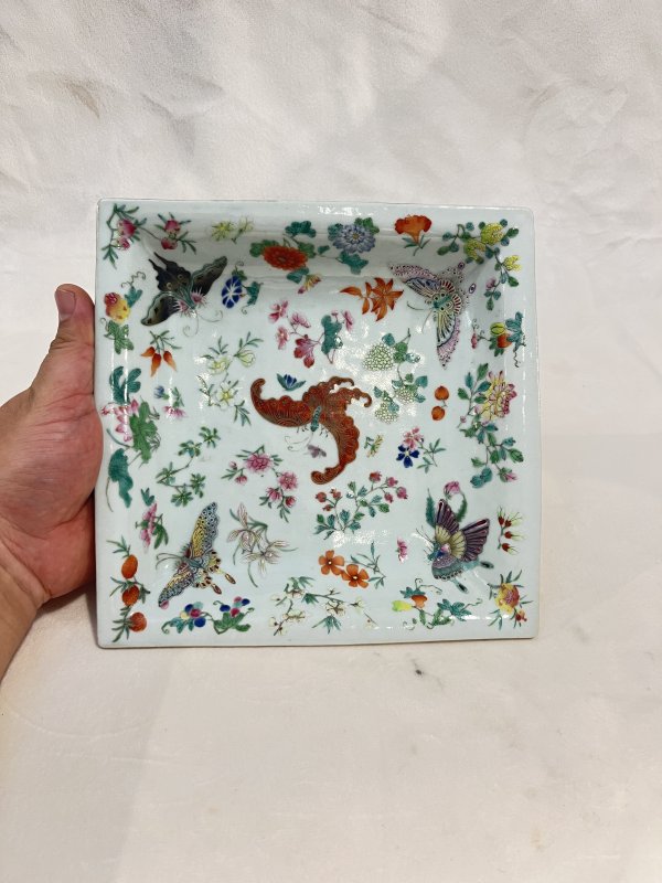 粉彩花蝶纹方盘一对 - 图12