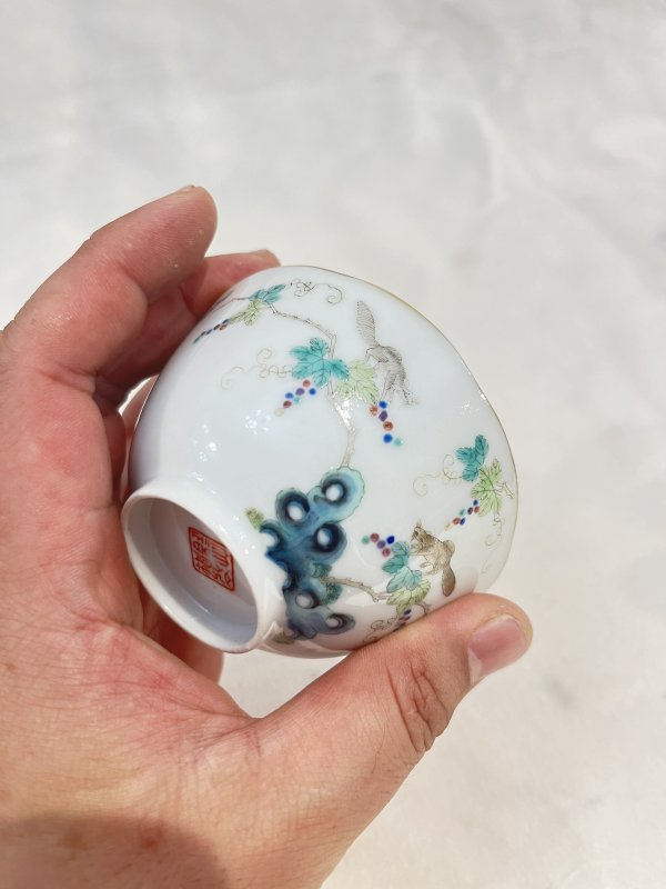 粉彩松鼠葡萄纹花口杯一对 - 图14